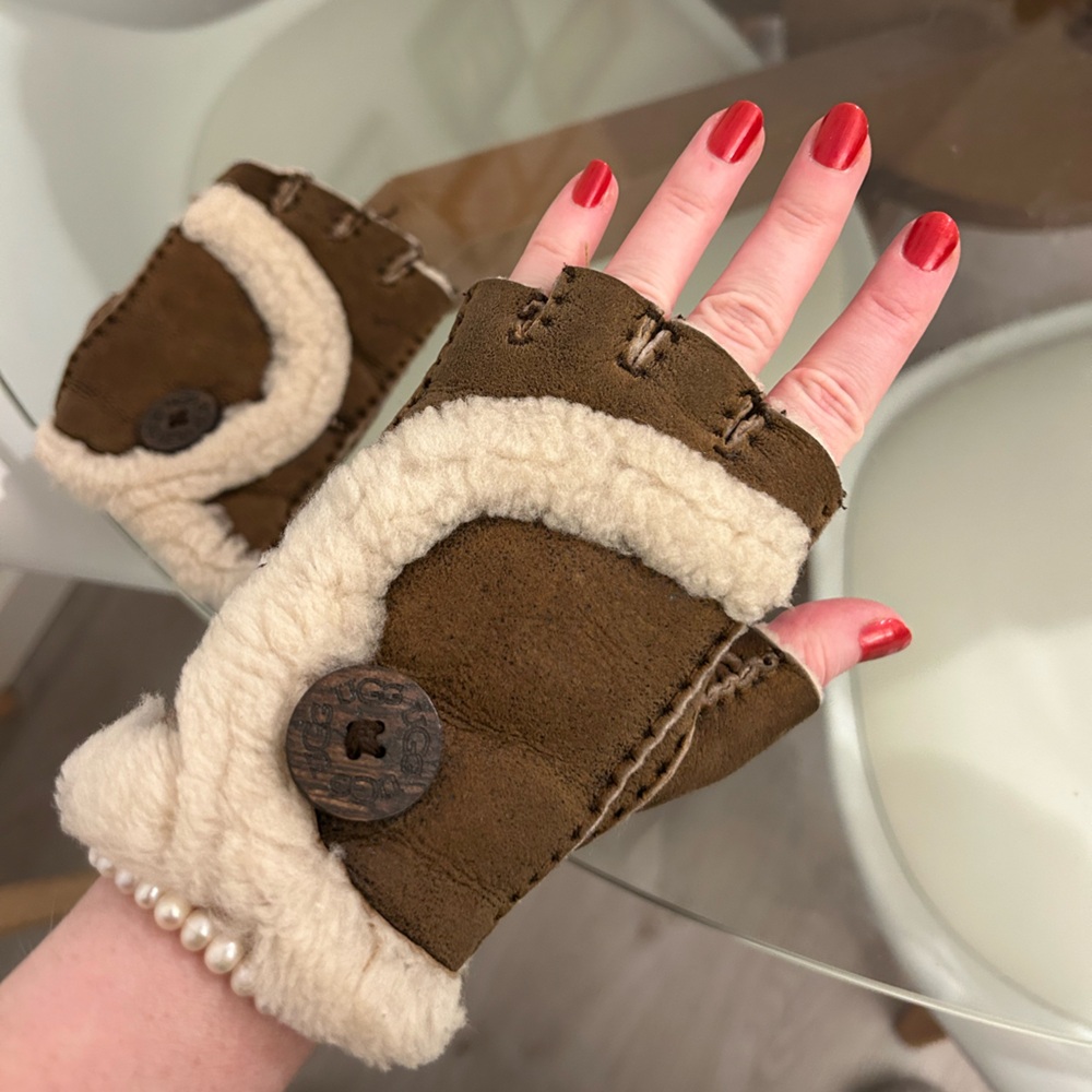 UGG Brown Mittens women’s M